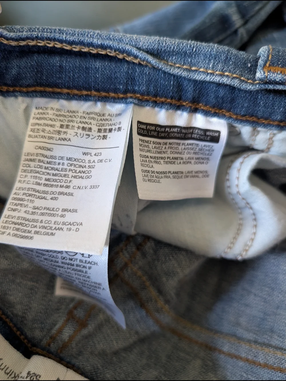 Levi's 524 Women's Skinny Jeans Blue Denim, Size 27x32, Zip Fly
